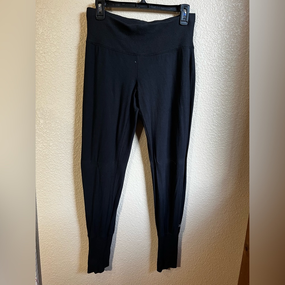 Alo Yoga Jogger Pants with Ribbed Ankles